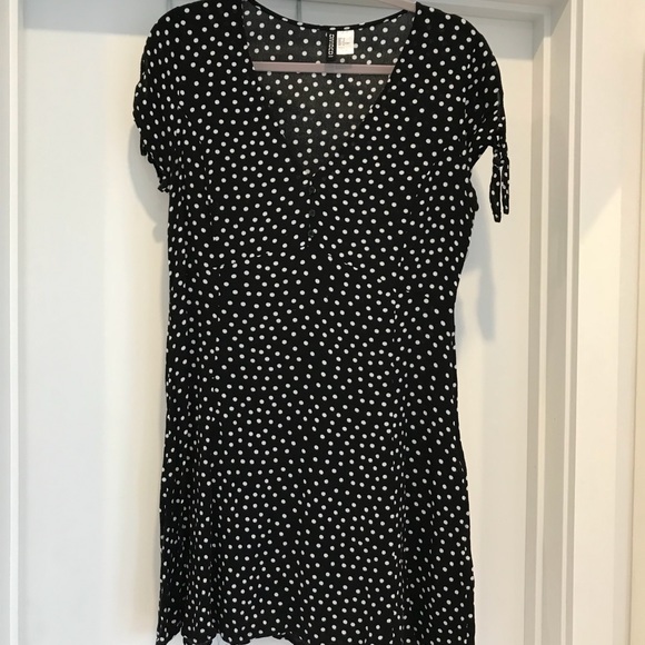 H&M Dresses & Skirts - H&M polka dot mini dress